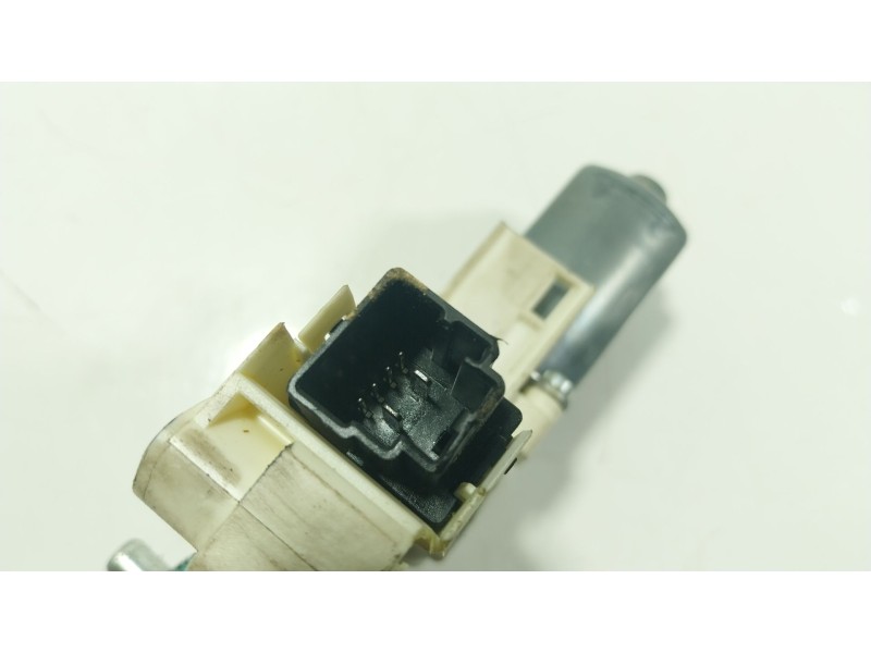 Recambio de motor elevalunas trasero izquierdo para land rover discovery iv (l319) 2.7 td 4x4 referencia OEM IAM  AH2214B555AA 