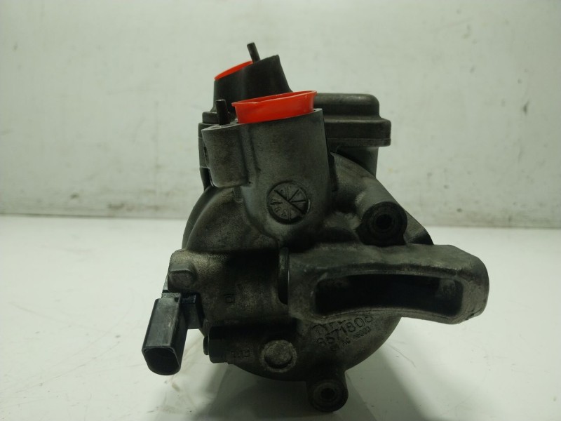 Recambio de compresor aire acondicionado para volkswagen golf vi (5k1) 1.6 tdi referencia OEM IAM  5N0820803A 