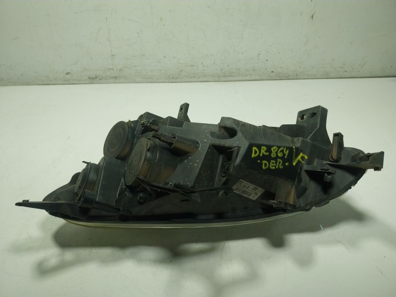 Recambio de faro derecho para peugeot partner tepee 1.6 bluehdi 100 referencia OEM IAM  9806306580 