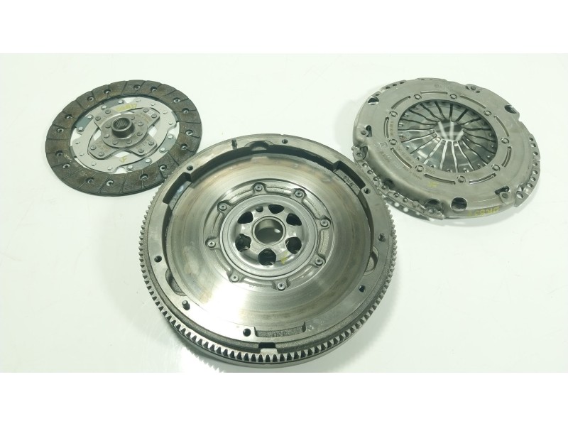 Recambio de kit embrague para seat arona (kj7, kjp) 1.0 tgi referencia OEM IAM 05C141015 05C105266 05C141025A