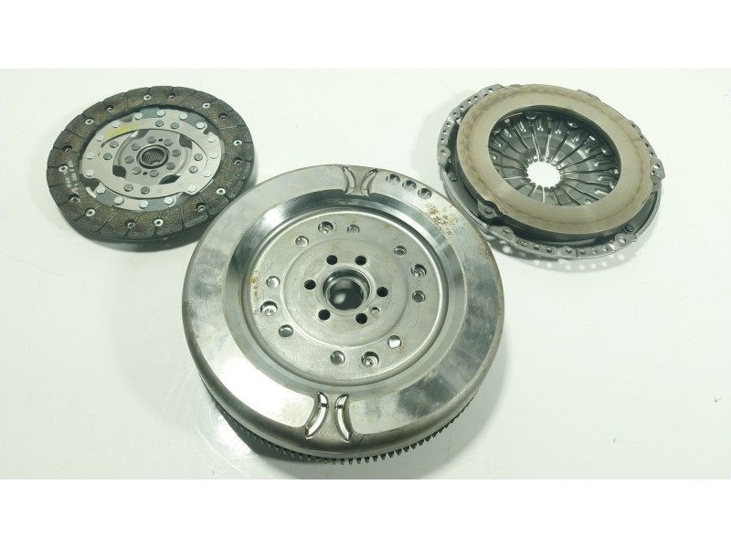 Recambio de kit embrague para seat arona (kj7, kjp) 1.0 tgi referencia OEM IAM 05C141015 05C105266 05C141025A