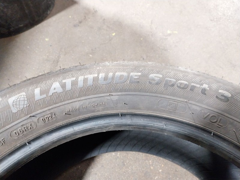 Recambio de neumatico para volvo xc60 ii (246) b4 mild-hybrid awd referencia OEM IAM   