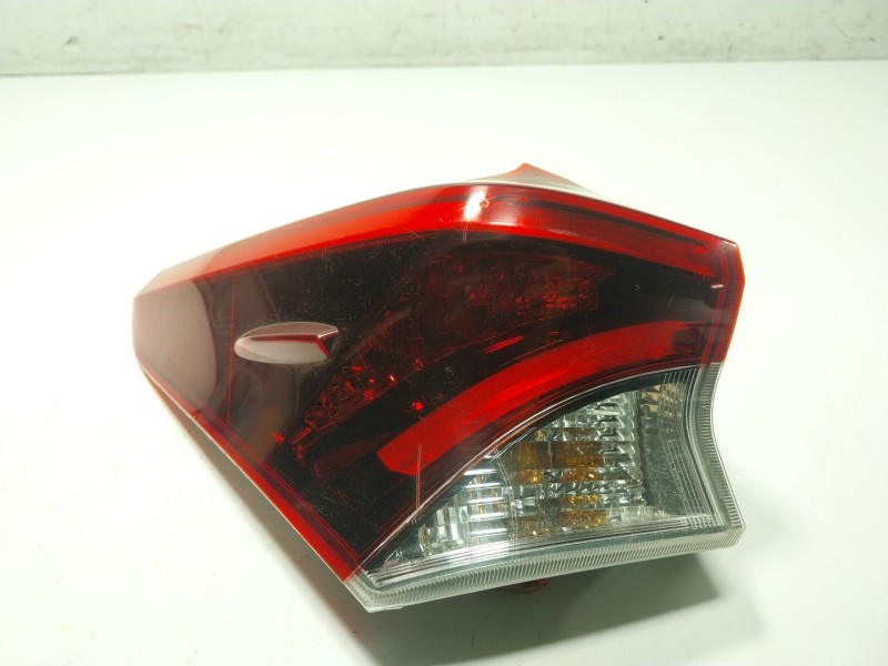 Recambio de piloto trasero izquierdo para toyota auris station wagon (_e18_) 1.8 hybrid (zwe186_) referencia OEM IAM 8156102A51 