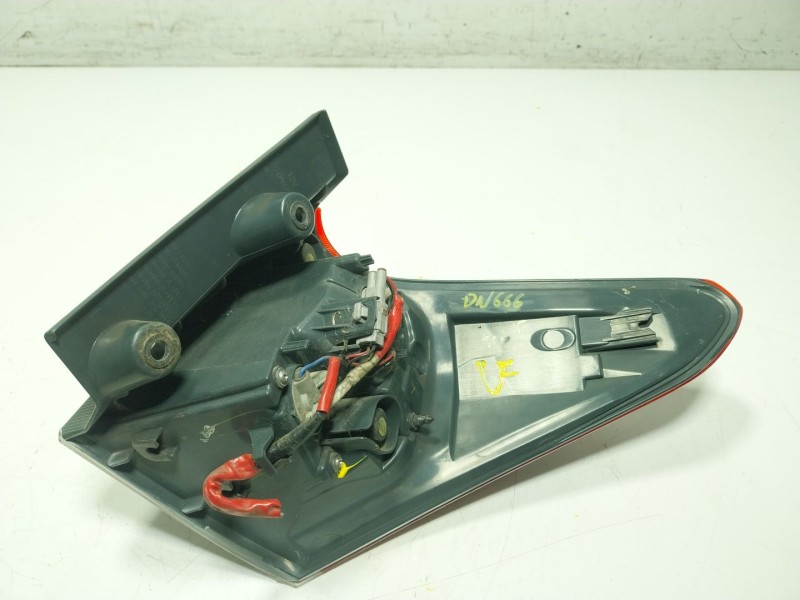 Recambio de piloto trasero izquierdo para toyota auris station wagon (_e18_) 1.8 hybrid (zwe186_) referencia OEM IAM 8156102A51 