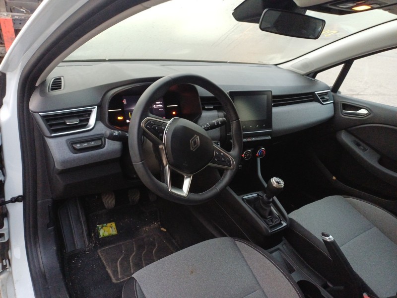 renault clio v (b7_) del año 2024