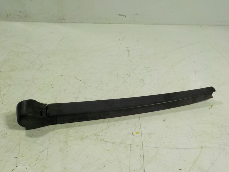 Recambio de brazo limpia trasero para skoda octavia berlina (1z3) 2.0 tdi referencia OEM IAM   