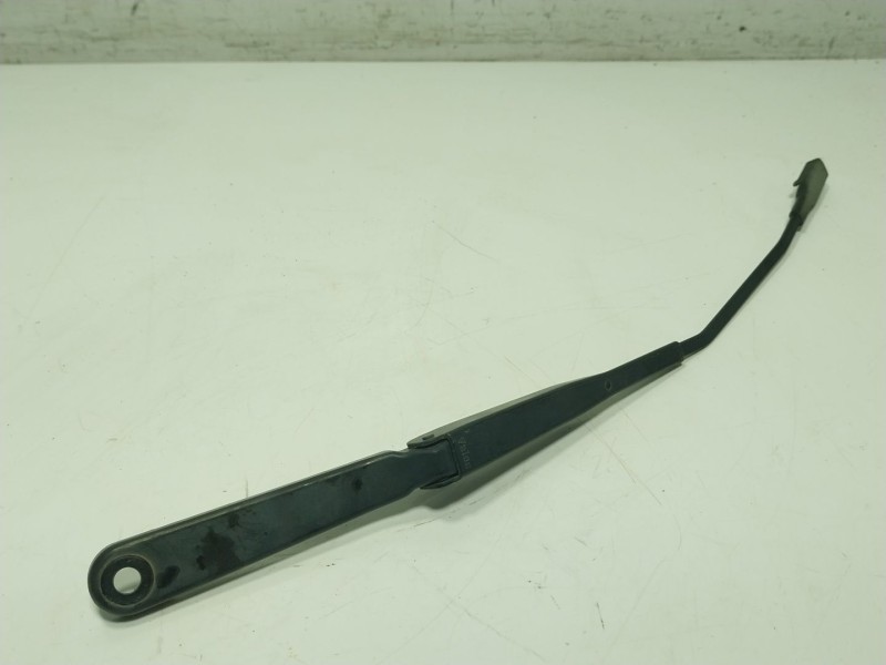 Recambio de brazo limpia delantero derecho para iveco daily vi furgoneta 33s15, 35s15, 35c15 referencia OEM IAM 5801607101 58016