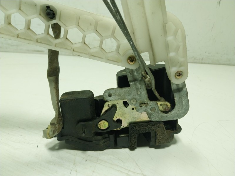 Recambio de cerradura puerta trasera derecha para kia cerato i hatchback (ld) 2.0 crdi referencia OEM IAM   