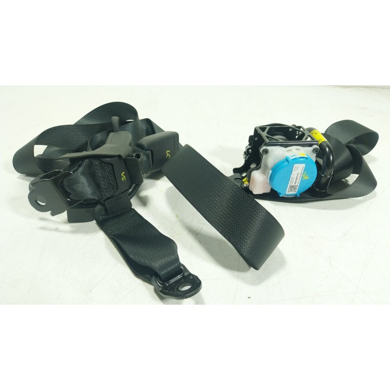 Recambio de cinturon seguridad trasero izquierdo para toyota yaris cross (mxp_) 1.5 hybrid (mxpj10) referencia OEM IAM  733700D4