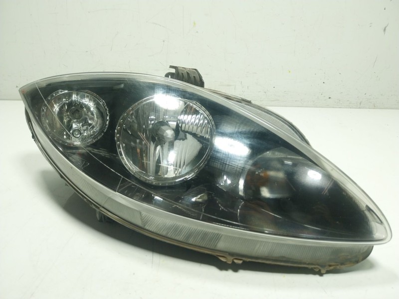 Recambio de faro derecho para seat leon (1p1) 2.0 tdi 16v referencia OEM IAM   