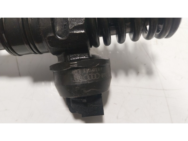 Recambio de inyector para volkswagen touareg (7la) 2.5 tdi referencia OEM IAM  07Z130073F 