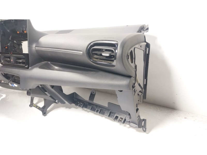 Recambio de salpicadero para toyota yaris (_p21_, _pa1_, _ph1_) 1.5 hybrid (mxph10) referencia OEM IAM  73960K0021 