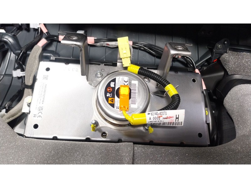 Recambio de salpicadero para toyota rav 4 v (_a5_, _h5_) 2.5 hybrid (axap54) referencia OEM IAM  8214042070 