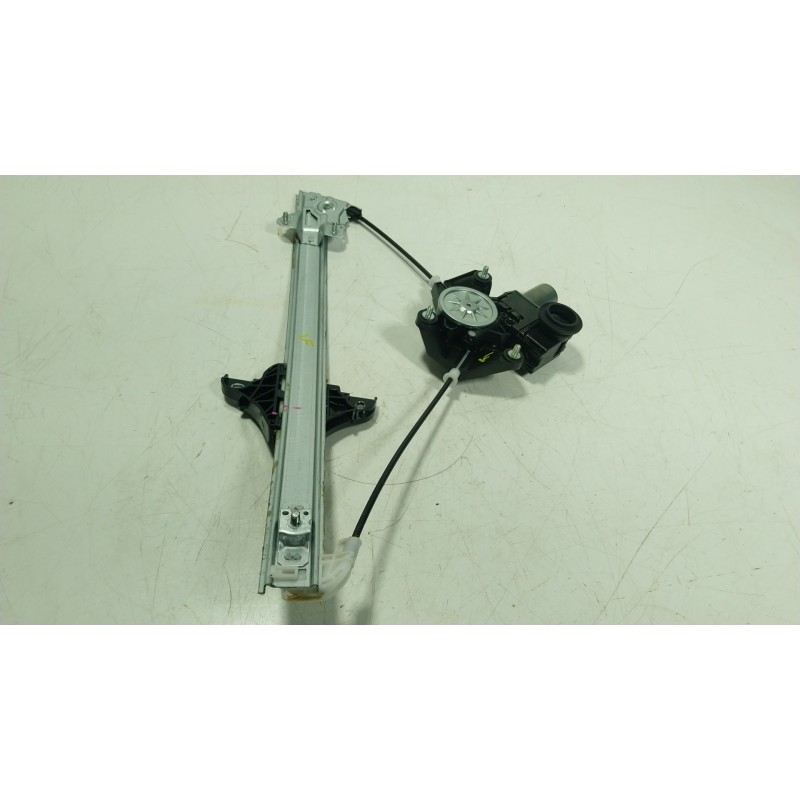 Recambio de elevalunas delantero izquierdo para toyota yaris (_p21_, _pa1_, _ph1_) 1.5 hybrid (mxph10) referencia OEM IAM  85720