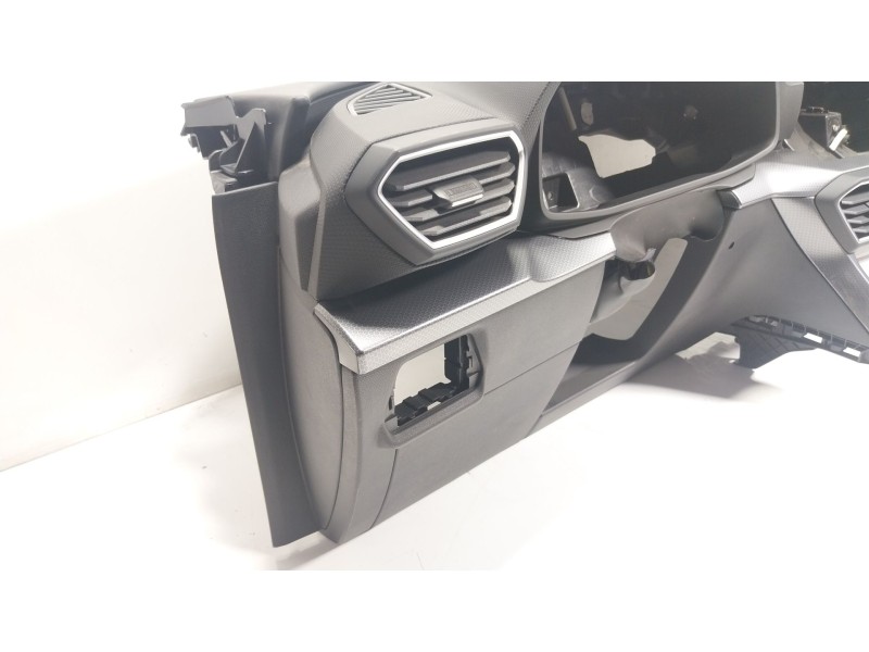 Recambio de salpicadero para seat leon sportstourer (kl8) 2.0 tdi 85kw referencia OEM IAM  5FA880204G 