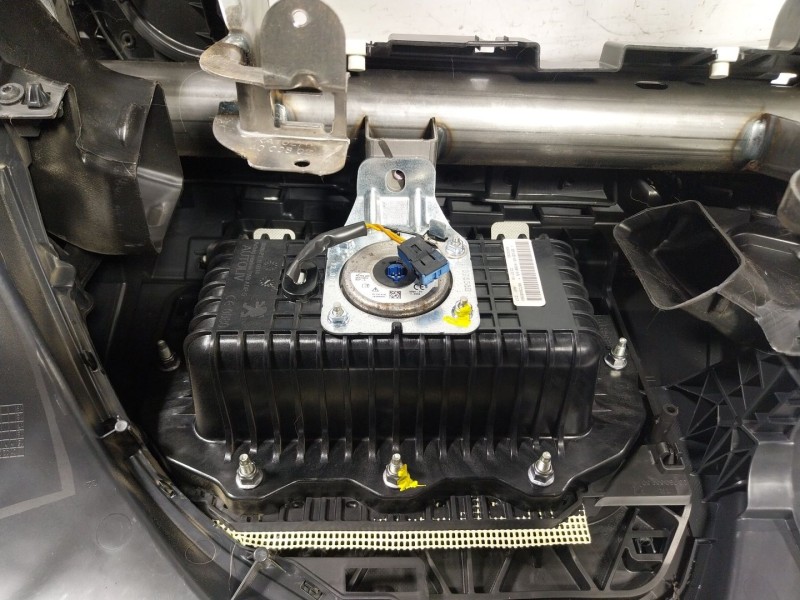 Recambio de salpicadero para peugeot 208 i (ca_, cc_) 1.2 vti 82 referencia OEM IAM  9672848580 