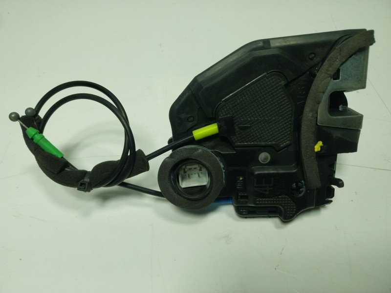 Recambio de cerradura puerta trasera derecha para toyota corolla hybrid referencia OEM IAM  4E020119 