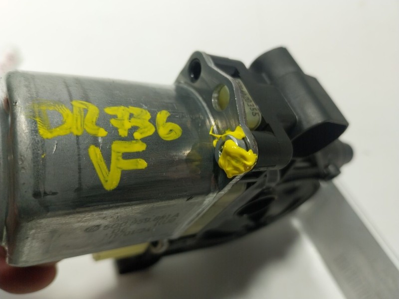 Recambio de motor elevalunas delantero derecho para volkswagen t-roc (a11, d11) 1.5 tsi referencia OEM IAM  5Q0959801A 