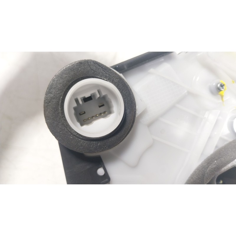 Recambio de cerradura puerta delantera izquierda para toyota yaris cross (mxp_) 1.5 hybrid (mxpj10) referencia OEM IAM 69040K004
