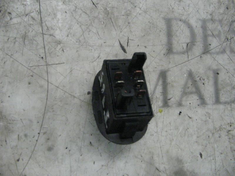 Recambio de mando elevalunas delantero derecho para saab 900 berlina 2.5 v6 se referencia OEM IAM   