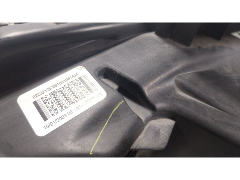 Recambio de faro derecho para chevrolet camaro 6.2 referencia OEM IAM  92232125 