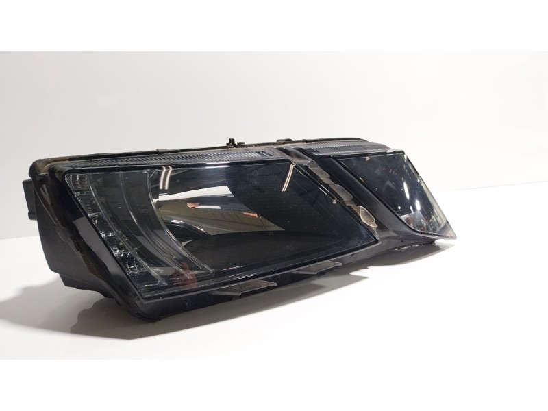 Recambio de faro derecho para skoda octavia iii combi (5e5, 5e6) 1.5 tsi g-tec referencia OEM IAM   