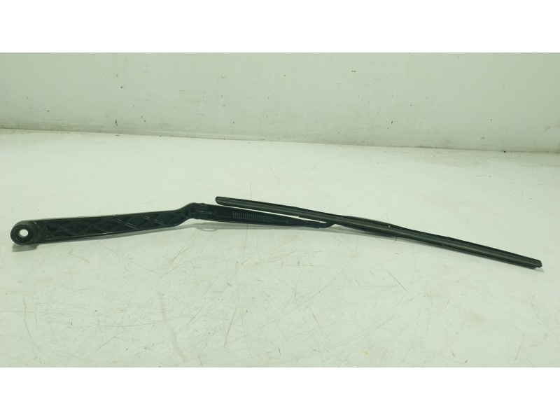 Recambio de brazo limpia delantero derecho para chevrolet camaro 6.2 referencia OEM IAM   