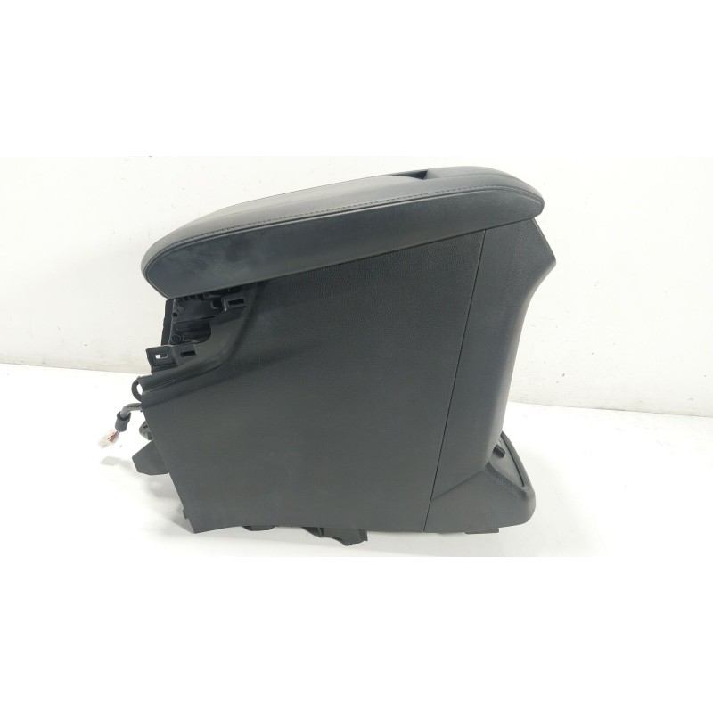 Recambio de apoyabrazos central para toyota highlander (gsu7_, axuh7_, txua7_) 2.5 hybrid awd (axuh78) referencia OEM IAM 588100