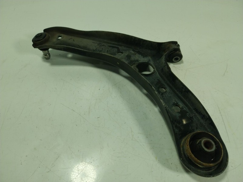 Recambio de brazo suspension inferior delantero derecho para kia stonic (yb) 1.2 cvvt referencia OEM IAM   