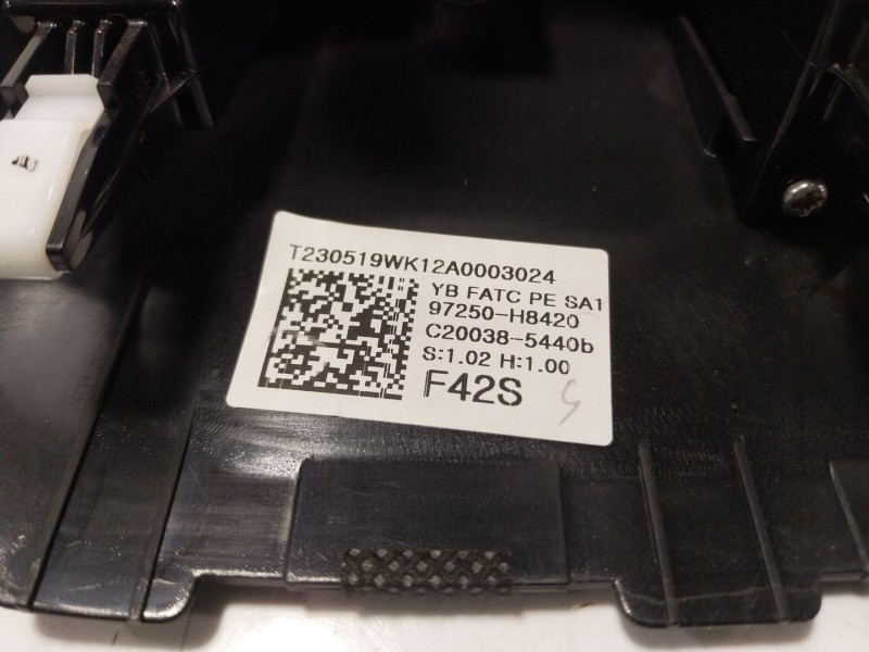 Recambio de mando climatizador para kia rio iv (yb, sc, fb) 1.2 cvvt referencia OEM IAM  97250H8420 