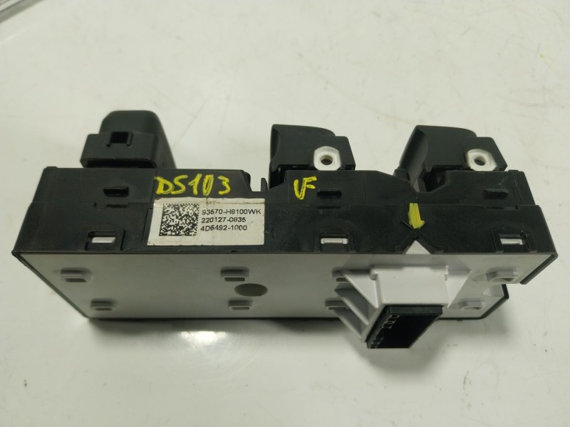 Recambio de mando elevalunas delantero izquierdo para kia stonic (yb) 1.2 cvvt referencia OEM IAM  93570H8100WK 
