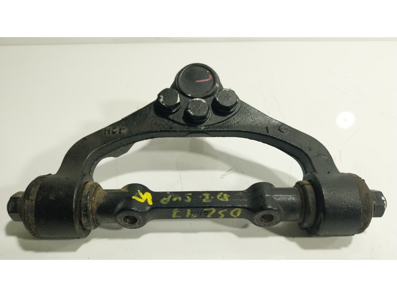 Recambio de brazo suspension superior delantero izquierdo para fuso (mitsubishi) canter 3s13 referencia OEM IAM  MK335060 