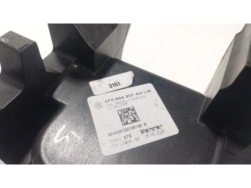 Recambio de apoyabrazos central para seat arona (kj7, kjp) 1.0 tsi referencia OEM IAM  6F0864207AH 