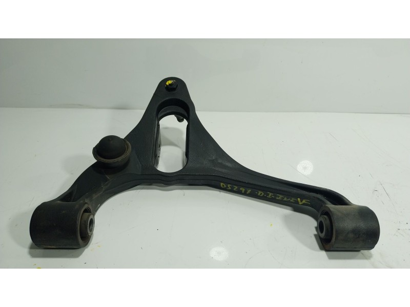 Recambio de brazo suspension inferior delantero izquierdo para fuso (mitsubishi) canter 3s13 referencia OEM IAM  FD0487M 