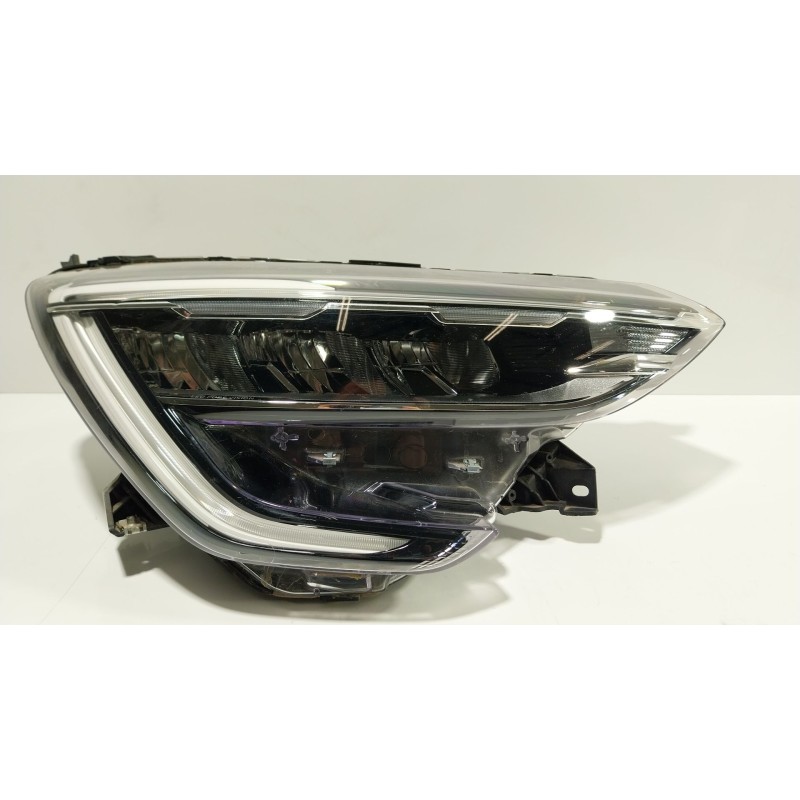 Recambio de faro derecho para renault arkana i (lcm_, ldn_) 1.3 tce 140 (ldn0) referencia OEM IAM  260102483R 