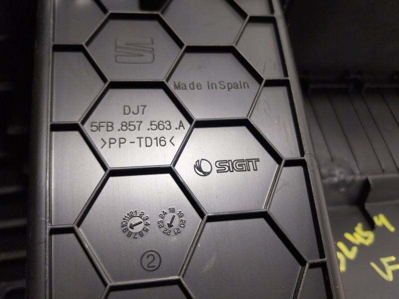 Recambio de guantera para seat leon sportstourer (kl8) fr referencia OEM IAM  5FB857563A 