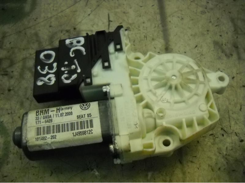 Recambio de motor elevalunas trasero derecho para seat leon (1m1) signo referencia OEM IAM   