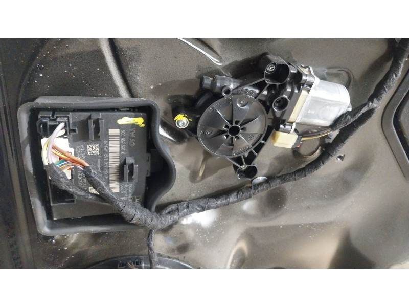 Recambio de puerta trasera derecha para audi q3 (f3b) 35 tdi referencia OEM IAM   