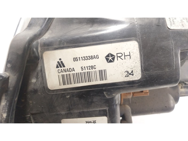 Recambio de faro derecho para chrysler grand voyager v (rt) 2.8 crd referencia OEM IAM  05113338AG 