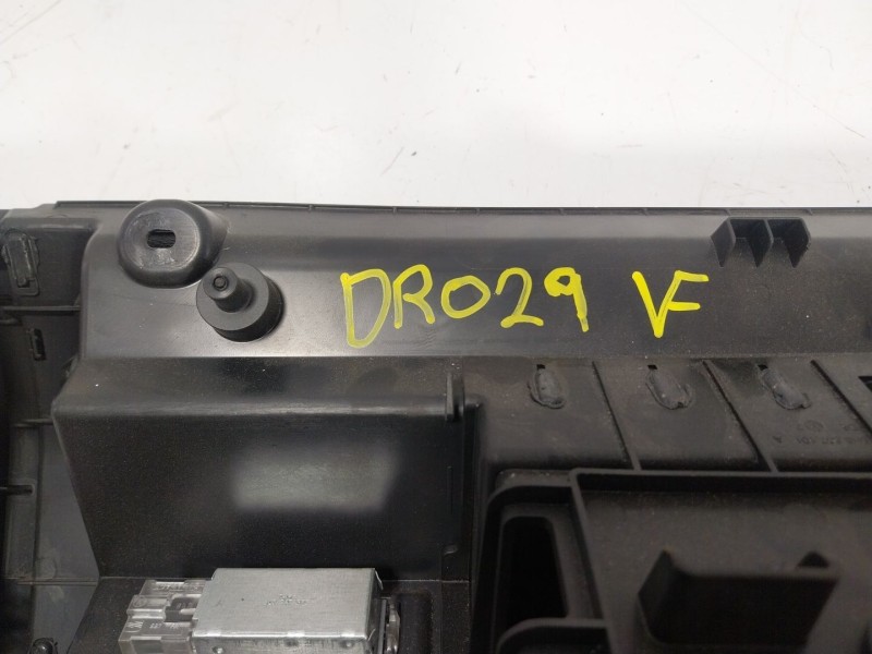 Recambio de guantera para volkswagen tiguan (ad1, ax1) 2.0 tdi referencia OEM IAM 5NB857114C 5NB857101 