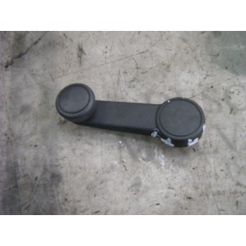 MANETA ELEVALUNAS TRASERA IZQUIERDA 