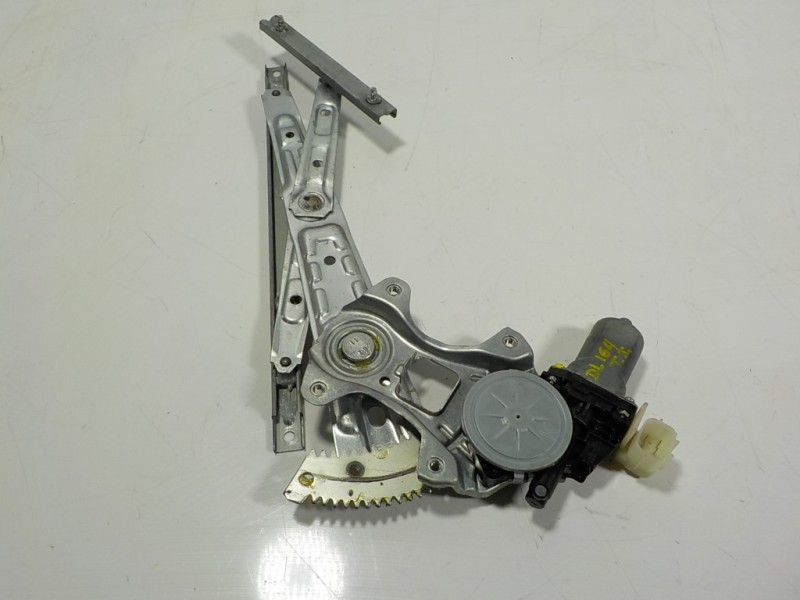 Recambio de elevalunas trasero izquierdo para nissan x-trail (t32) acenta referencia OEM IAM 827214CA0A 827311BA0A 827311BA0A