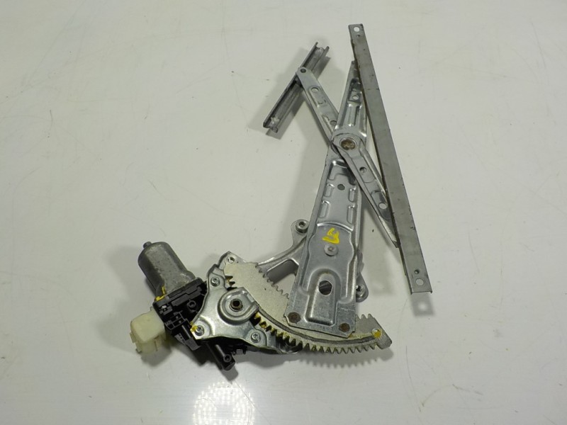 Recambio de elevalunas trasero izquierdo para nissan x-trail (t32) acenta referencia OEM IAM 827214CA0A 827311BA0A 827311BA0A