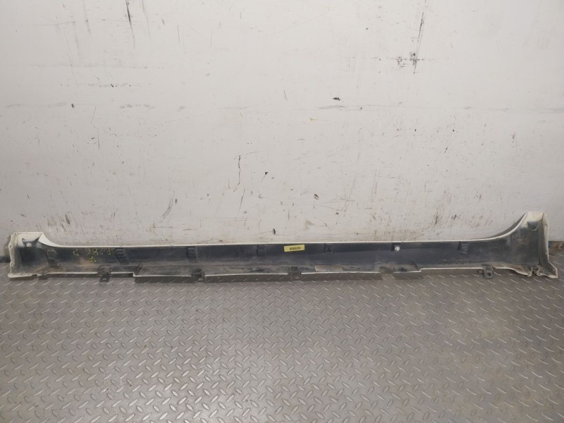 Recambio de faldon lateral para nissan leaf (ze1) electric referencia OEM IAM 768515SA0B  