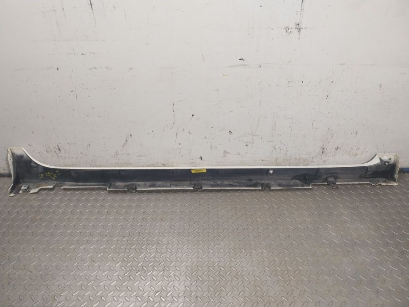 Recambio de faldon lateral para nissan leaf (ze1) electric referencia OEM IAM 768505SA0B  