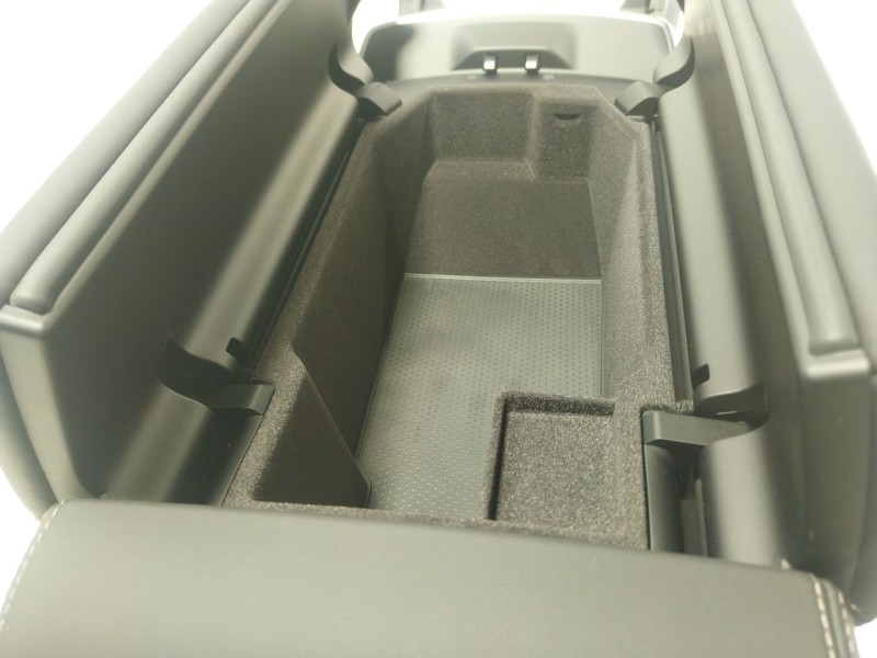 Recambio de apoyabrazos central para bmw 8 coupé (g15, f92) 840 d xdrive referencia OEM IAM 51166996365  