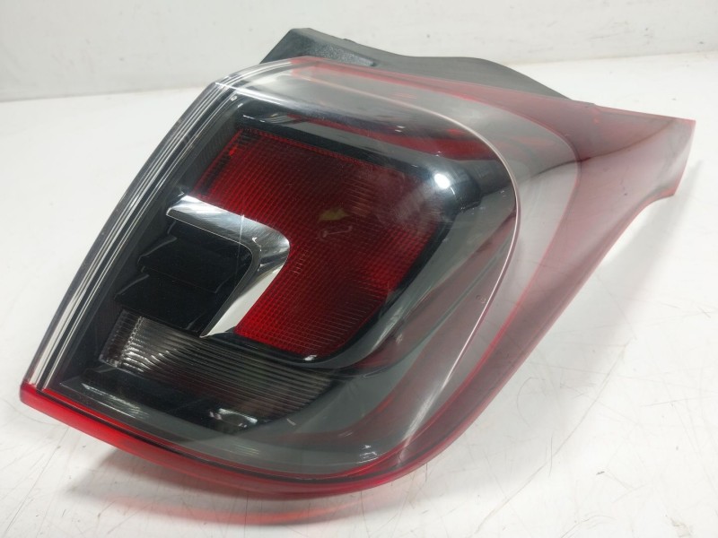 Recambio de piloto trasero derecho para opel crossland x / crossland (p17, p2qo) 1.2 (75) referencia OEM IAM 13467977  