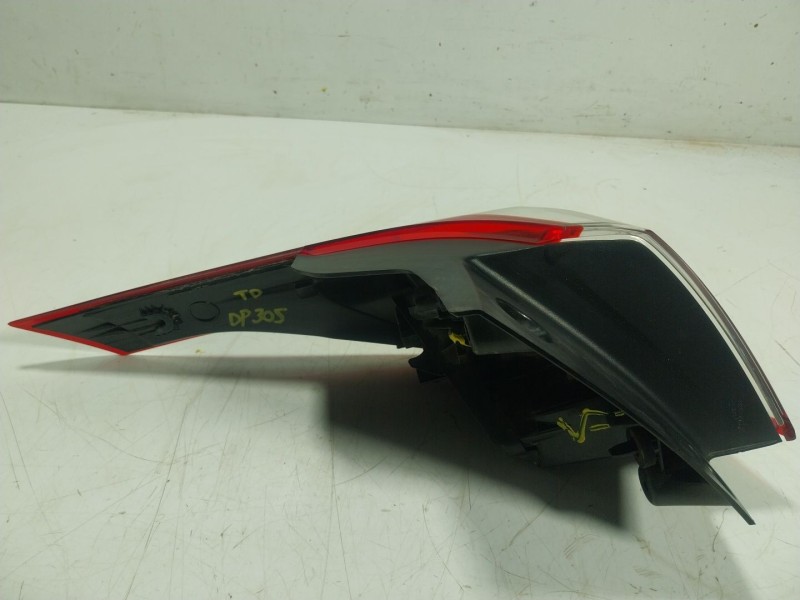 Recambio de piloto trasero derecho para opel crossland x / crossland (p17, p2qo) 1.2 (75) referencia OEM IAM 13467977  