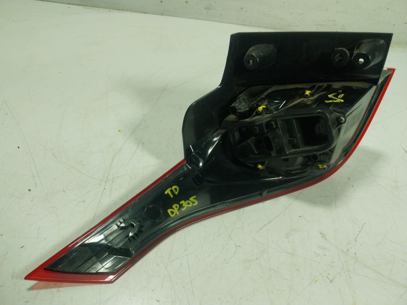 Recambio de piloto trasero derecho para opel crossland x / crossland (p17, p2qo) 1.2 (75) referencia OEM IAM 13467977  