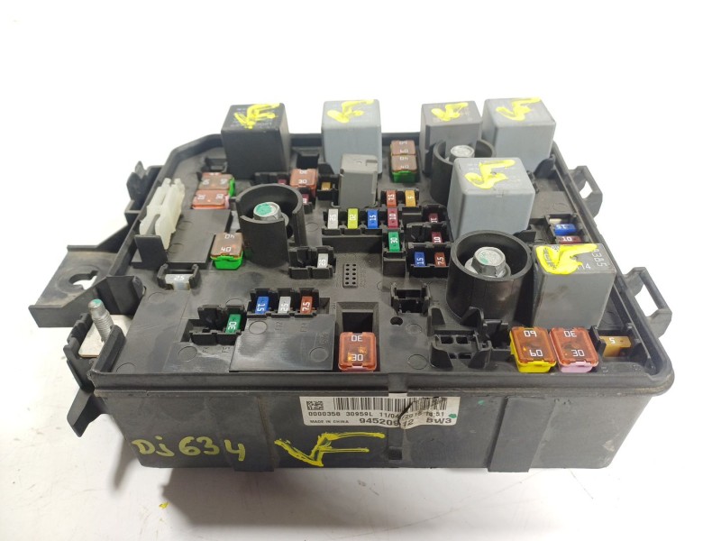 Recambio de caja reles / fusibles para opel mokka x 1.6 cdti dpf referencia OEM IAM  94520912 